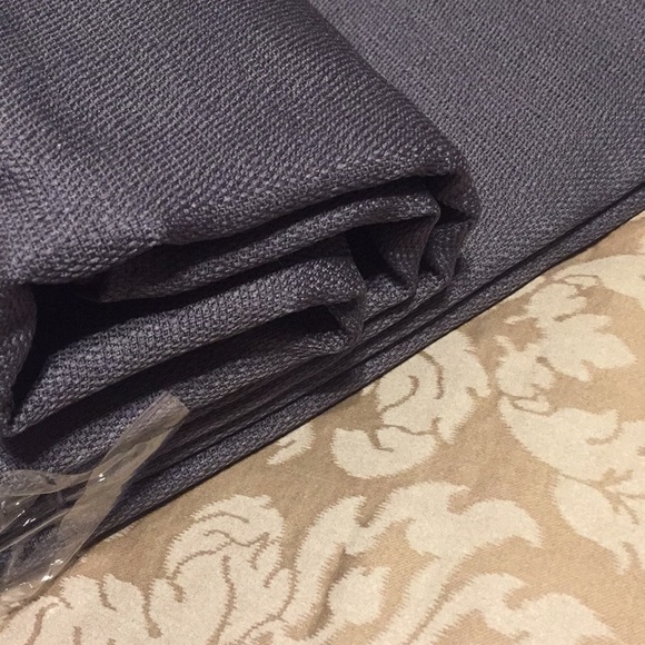 Tablecloth: Linen Look,  Oval, 60” x 84” Suzanne in Gray, NWT - Picture 7 of 12